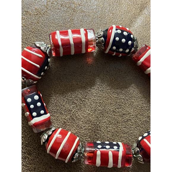Red White Blue American Flag Glass Bead Blue Stretchy Bracelet - Pre-Owned - Picture 7 of 7